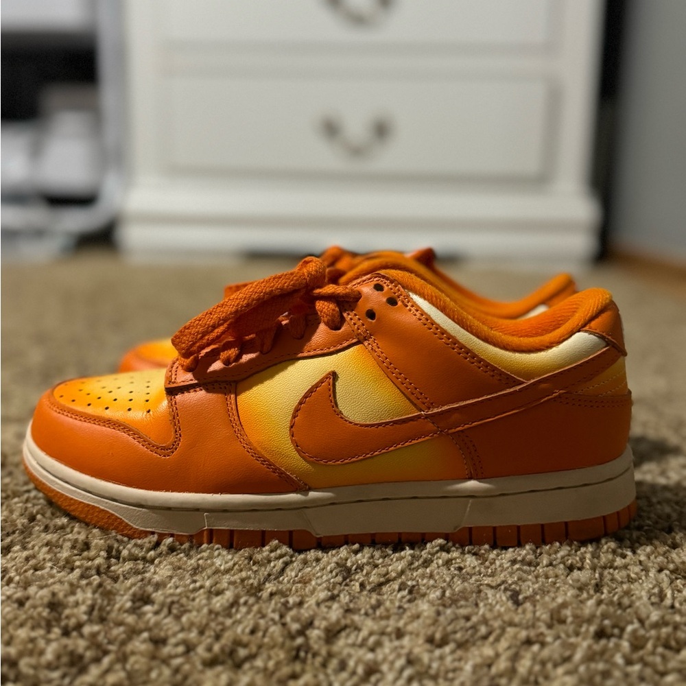 Nike Dunk Low
Magma Orange (Women's)